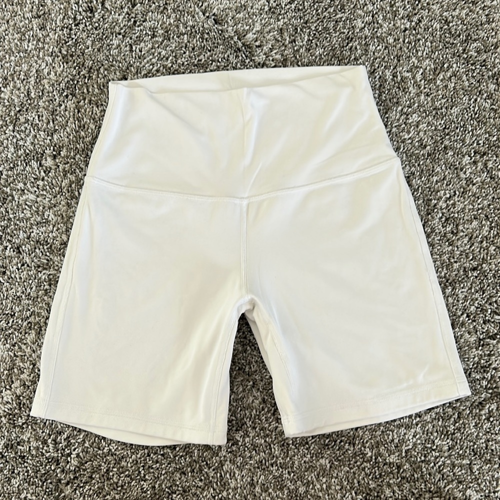 Lululemon 6” white align shorts - high waisted